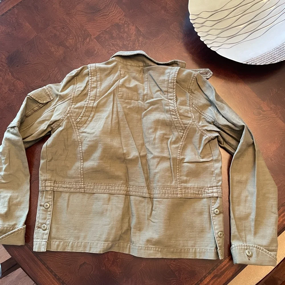 American Eagle Outfitters Army Green Jean Jacket with Collar and Long Sleeves - Picture 3 of 3